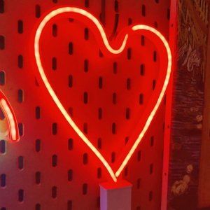 neon light Heart Shape with battery base